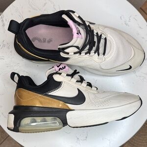 Nike Air Max Verona Cream and Gold Sneakers CZ3963 100 - size women’s 9